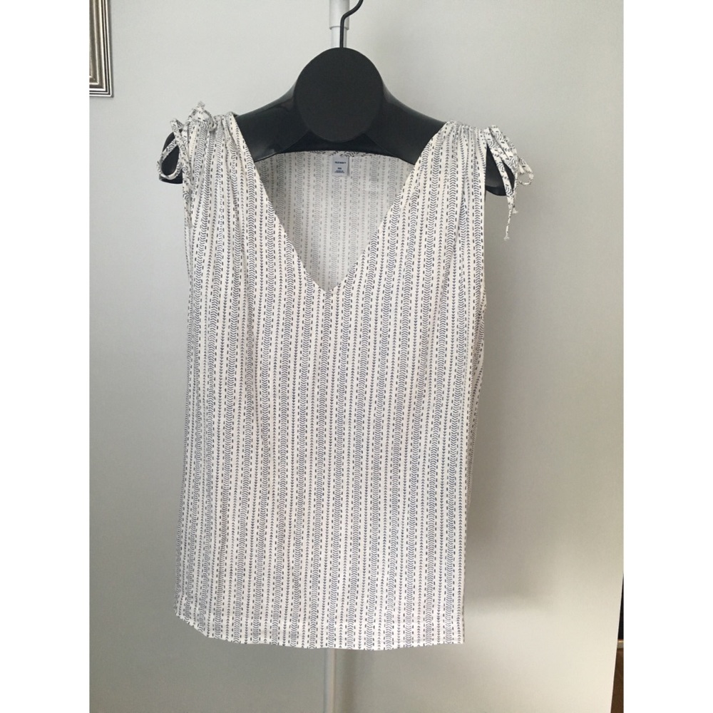 Old Navy Sleeveless Shirt XXL